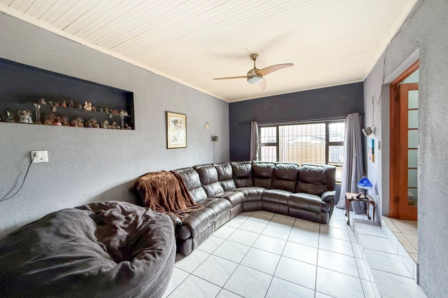 4 Bedroom Property for Sale in Bothasig Western Cape